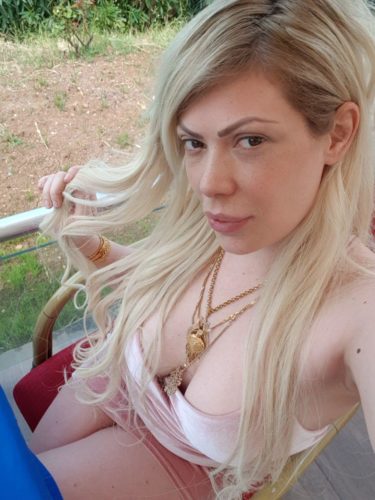 Alev-alev oral yapan escort Fatoş