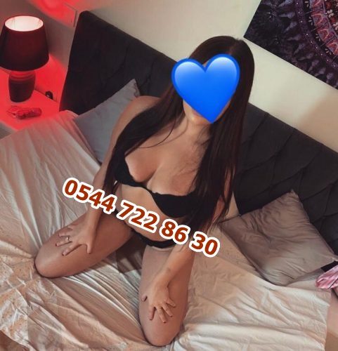 Alev-alev sakso çeken bayan Ilgin