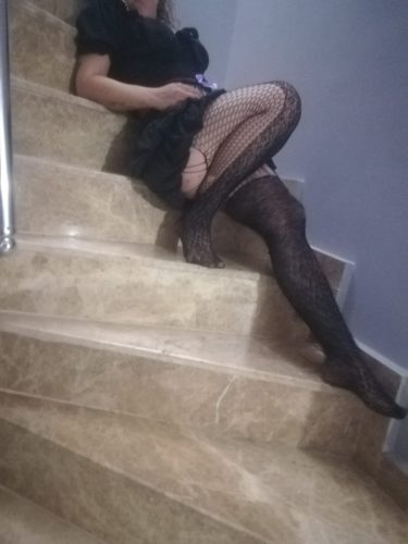 Çılgın dans yapan escort Nisa