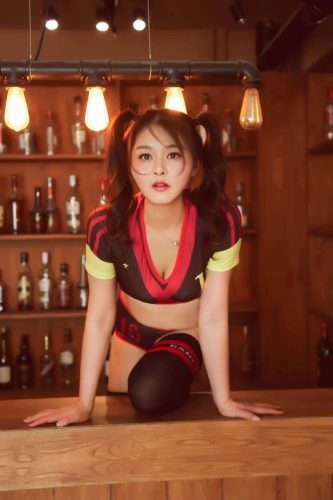 Cıvıl-cıvıl öpüşmeyi seven Hafize