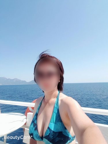 Cıvıl-cıvıl oral yapan hatun Esma