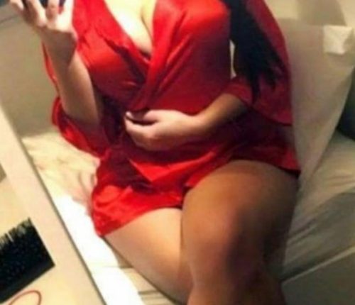 Etkileyici beyaz tenli kız Buket