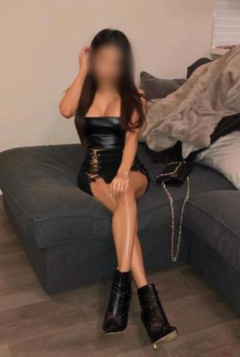 Güzel esmer bayan Incinur