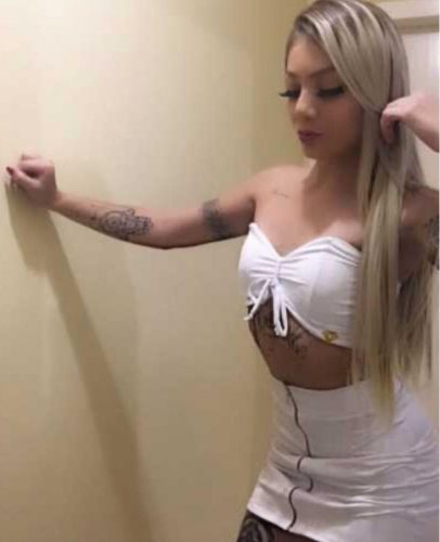 Harika kendi yeri olan kadın özden