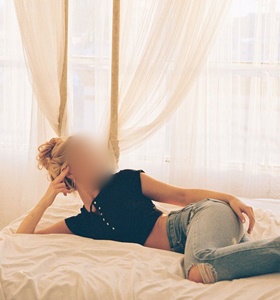 Kıvrak orijinal resimli bayan Harika