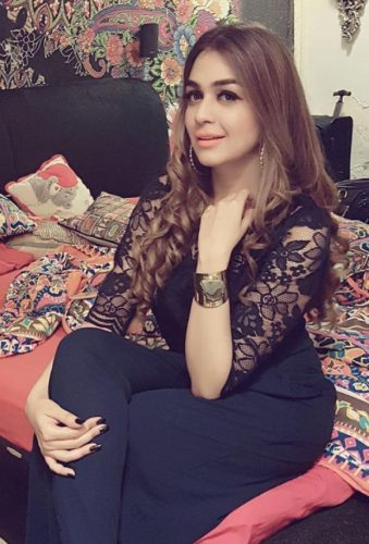 Seçkin öpüşmeyi seven kız Gülbahar