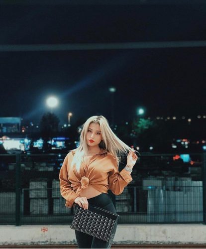 Şık kendi yeri olan hatun Nadide