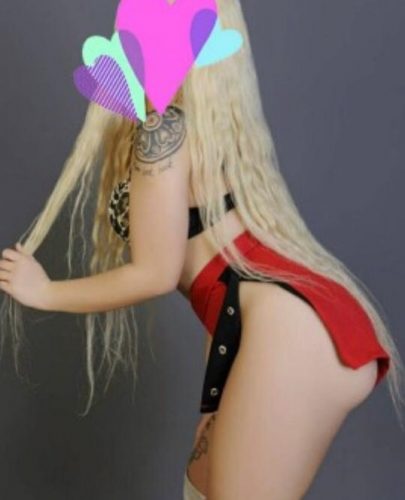 Şımarık fatezi yapan kadın Belma