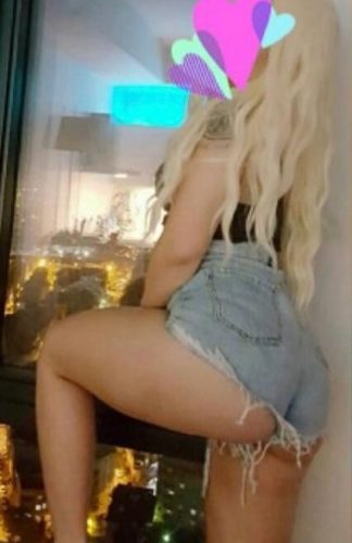 Şımarık fatezi yapan kadın Belma