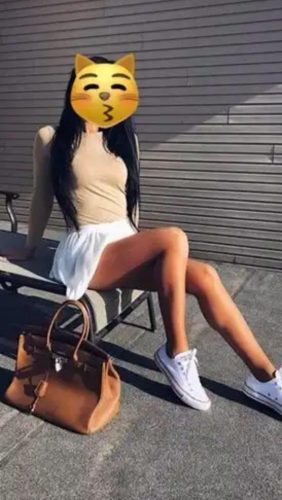 Şımarık kendi yeri olan kadın Meliha